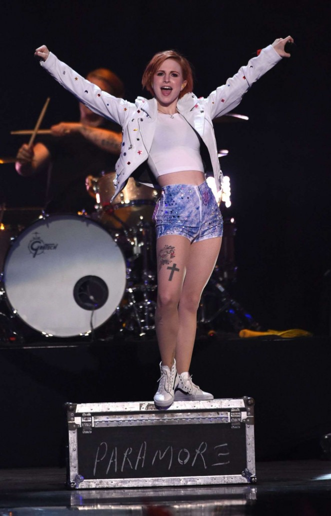 Hayley Williams Performs Live at 2014 iHeartRadio Music Festival in Las Vegas