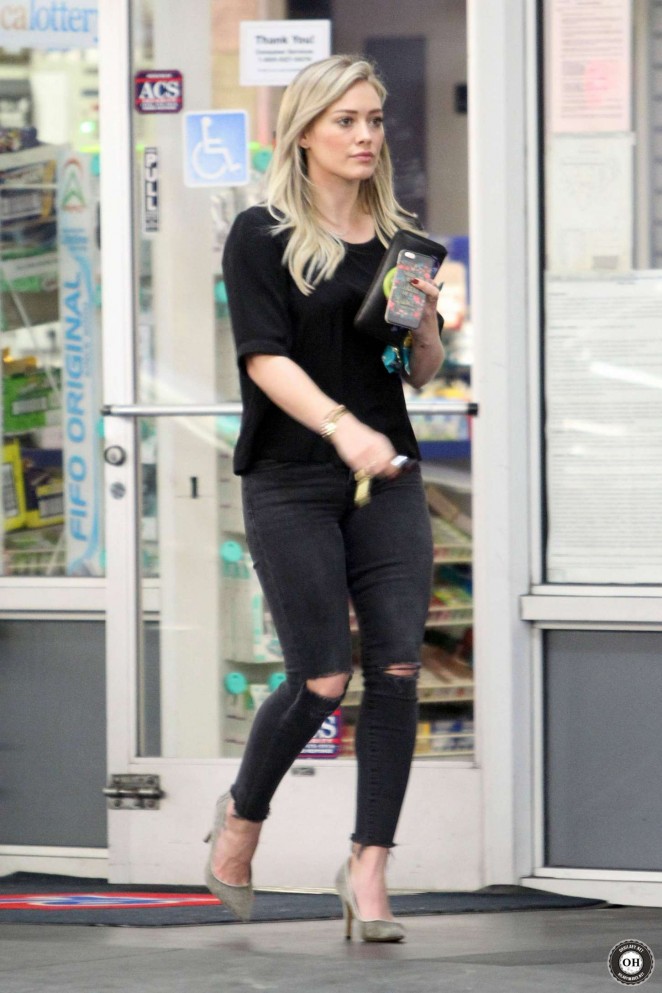 Hilary Duff in Jeans at a gas station in Beverly Hills