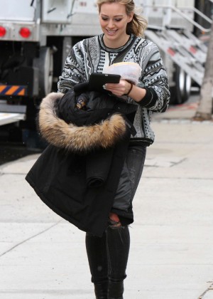 Hilary Duff in Ripped Jeans Filming 'Younger' in NYC