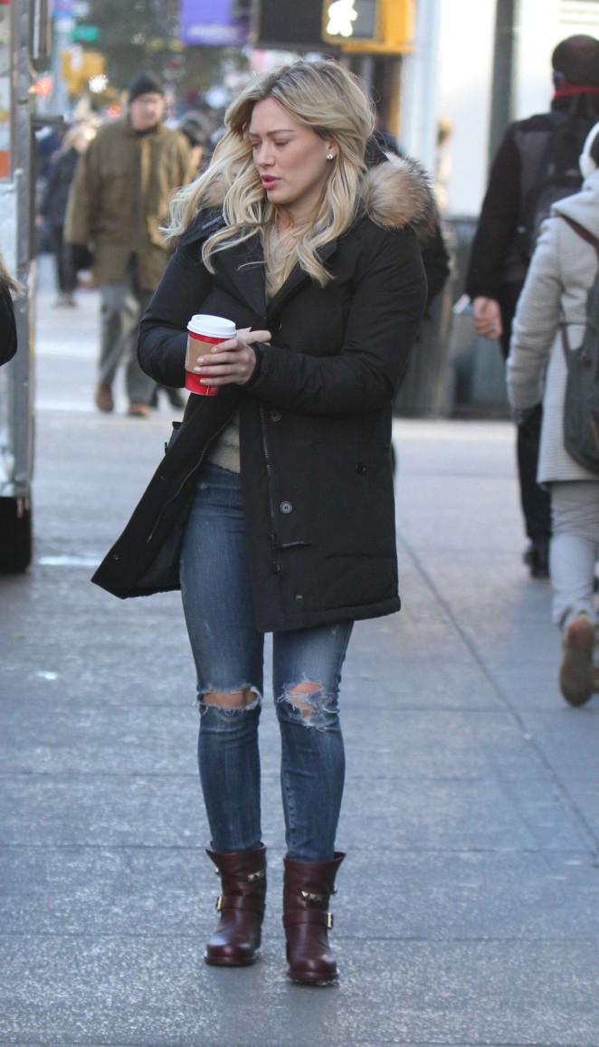 Hilary Duff - Filming 'Younger' set in NYC