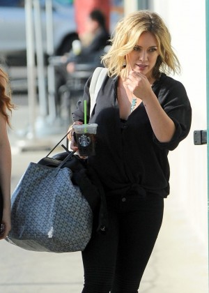 Hilary Duff all in black outfit picks up some Starbucks in Los Angeles