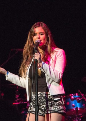 Jacquie Lee - Performing at Mix 96.9 Jingle Rock in Chandler