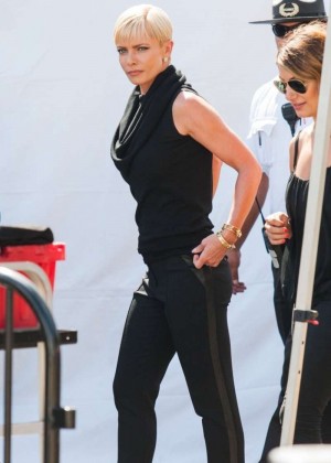Jaime Pressly - Extra set in Universal City