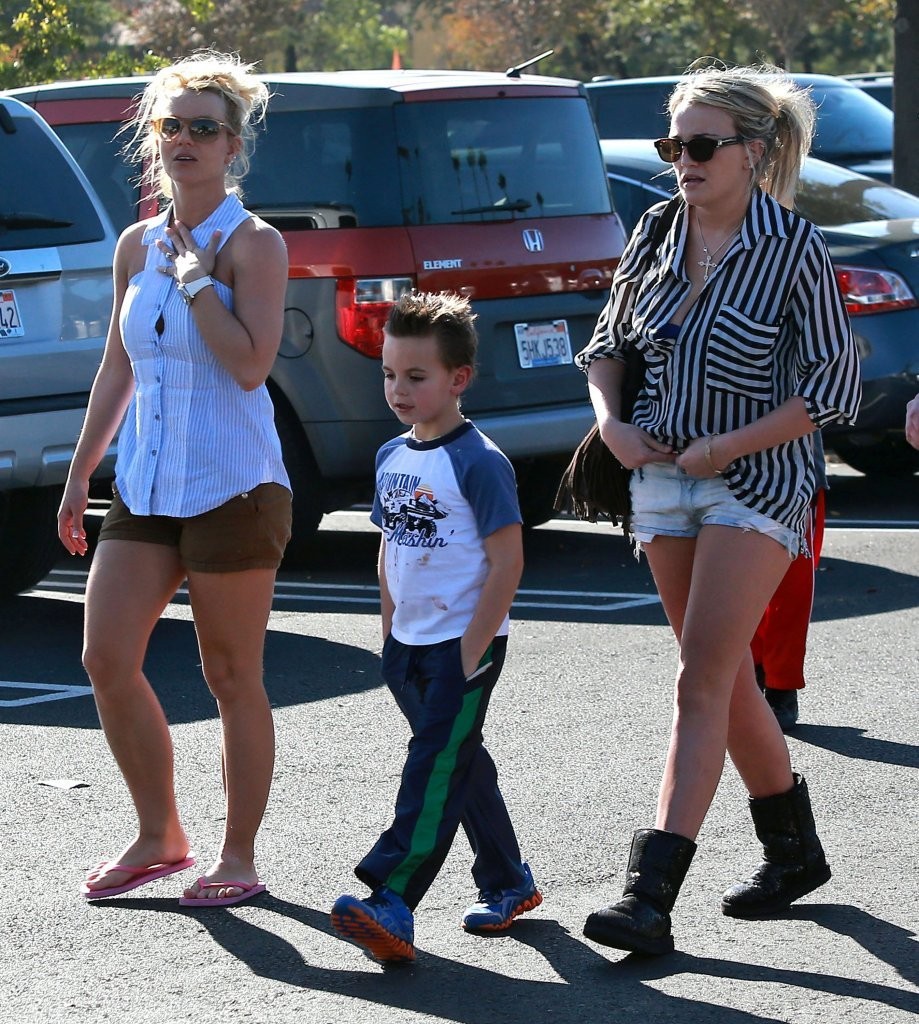 jamie-lynn-and-britney-spears-shopping-candids-at-target-in-thousand ...