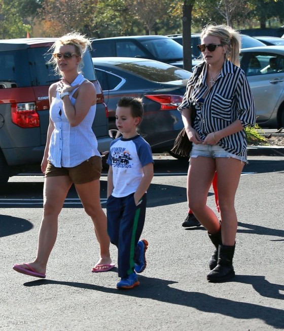 jamie-lynn-and-britney-spears-shopping-candids-at-target-in-thousand ...