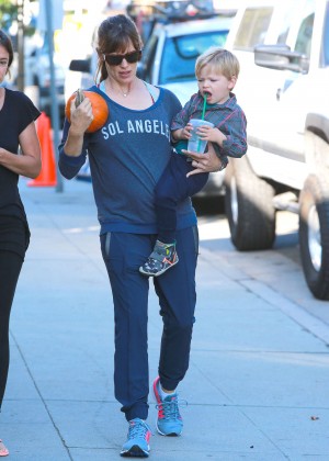 Jennifer Garner - out and about in Brentwood