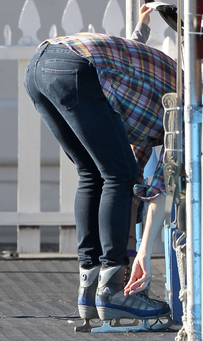 Jennifer Garner booty in Jeans -10