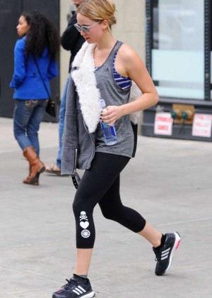 Jennifer Lawrence in Leggings Leaving the gym in NYC