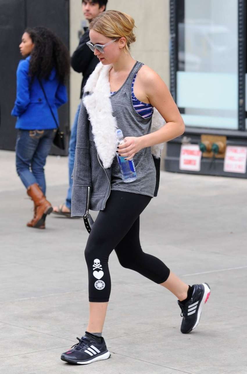 Jennifer Lawrence in Leggings Leaving the gym in NYC