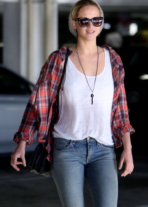 Jennifer Lawrence in Tight Jeans Out in Los Angeles