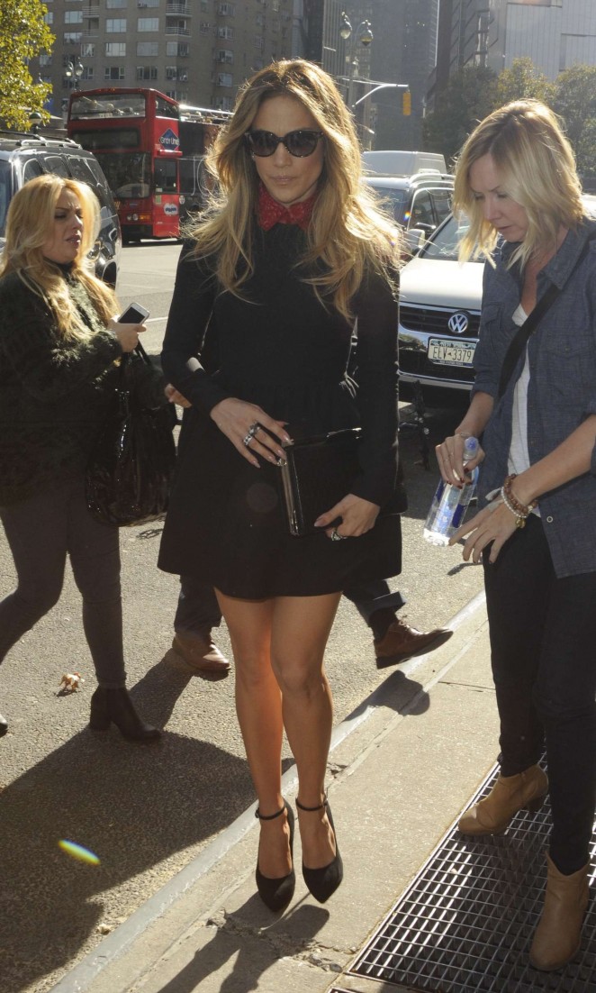 Jennifer Lopez - Leaving her Hotel in NY
