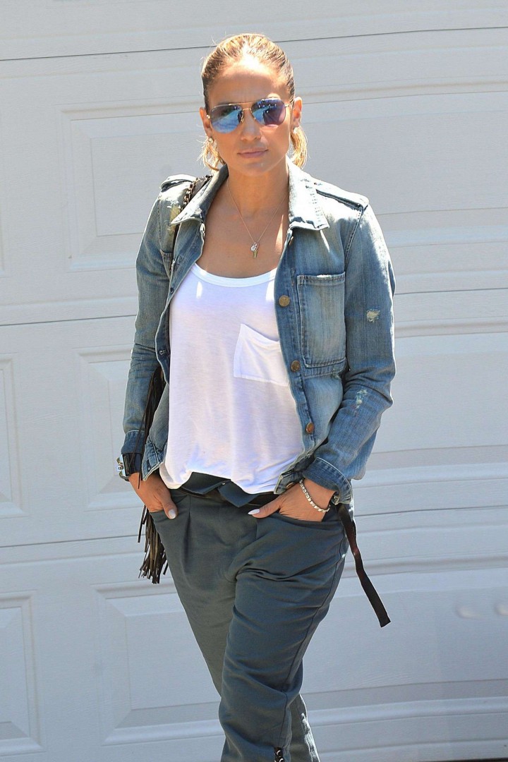 Jennifer Lopez - Out in Brentwood