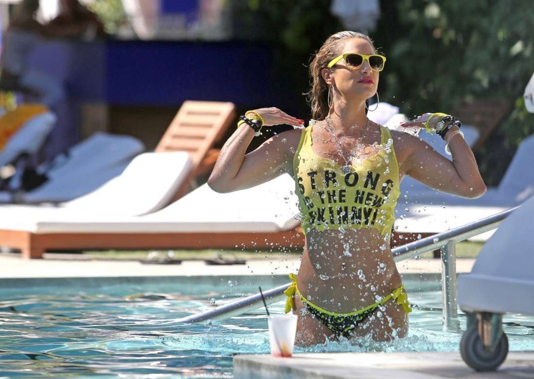 Jennifer Nicole Lee in a Bikini at Pool in Miami | GotCeleb