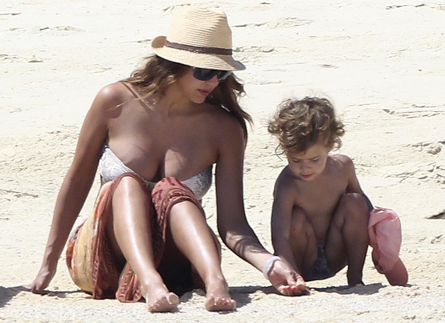 сын на пляже голым фото 106