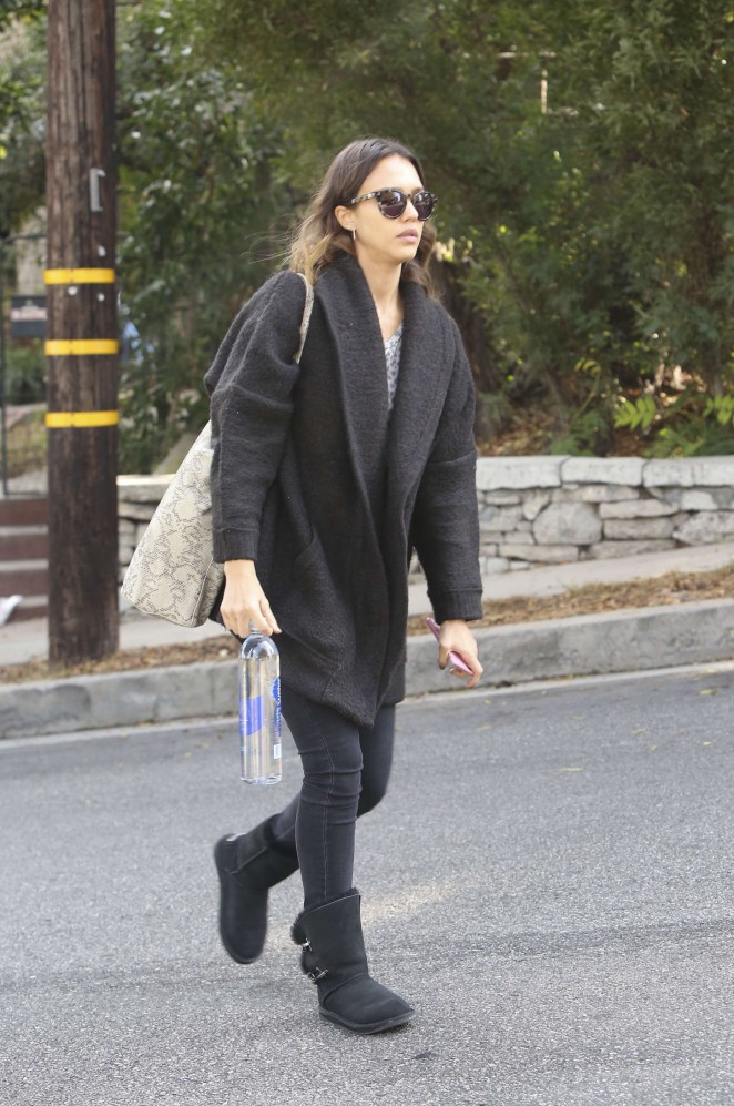 Jessica Alba - Out and about in Santa Monica
