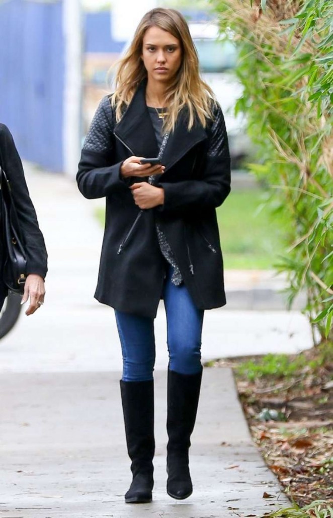 Jessica Alba in Jeans Out For Lunch In Santa Monica