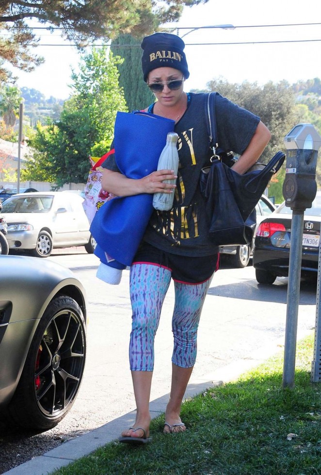 Kaley Cuoco in Spandex Leaves Her Yoga Class in LA
