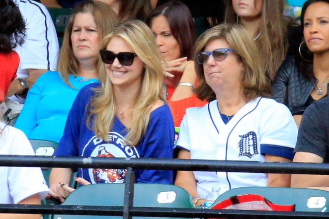 Kate Upton - Watching ALDS Game Two, Tigers at Orioles, at Oriole Park in Baltimore