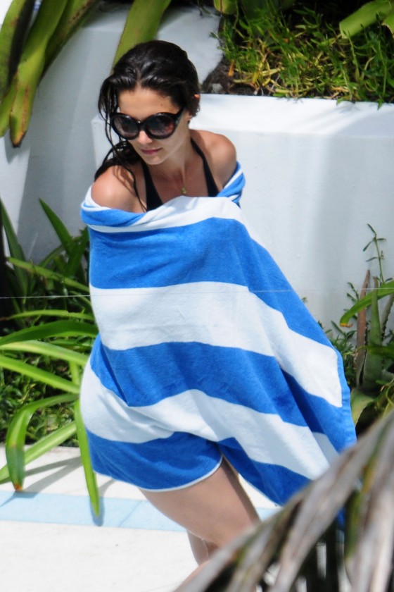 Katie Holmes in Black Bikini at a Pool in Miami-01 | GotCeleb