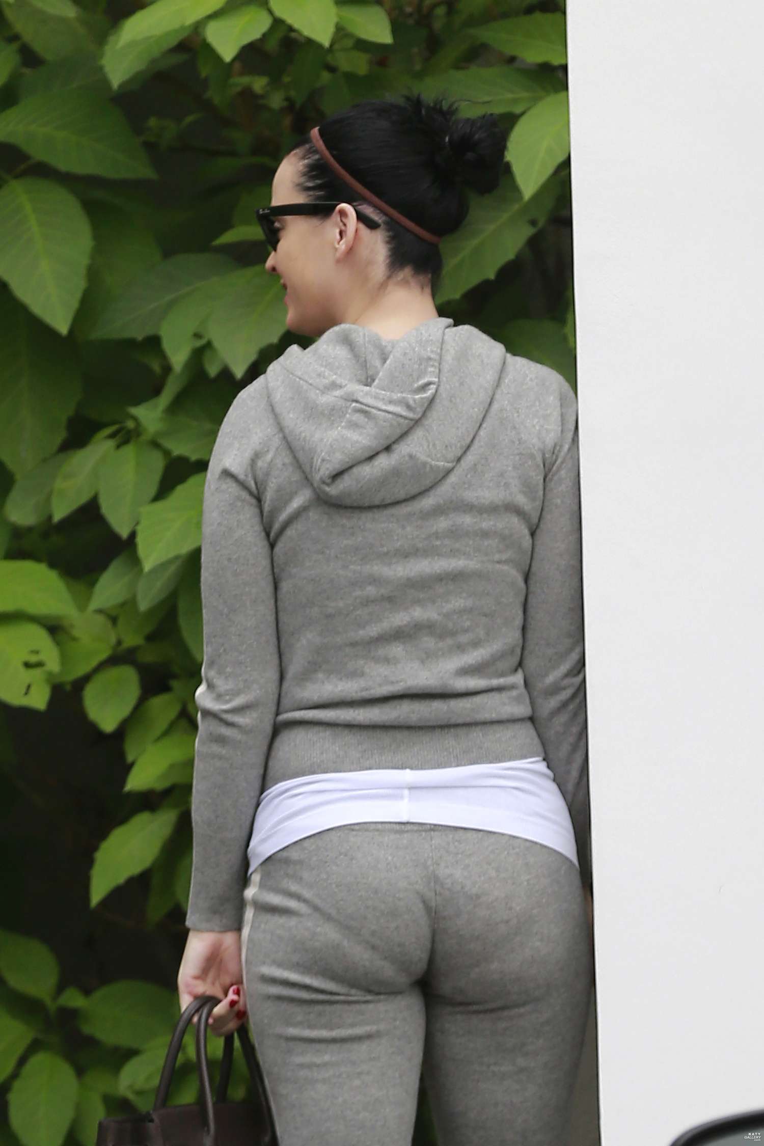 Katy Perry - Wearing Gray Sweats in West Hollywood. 