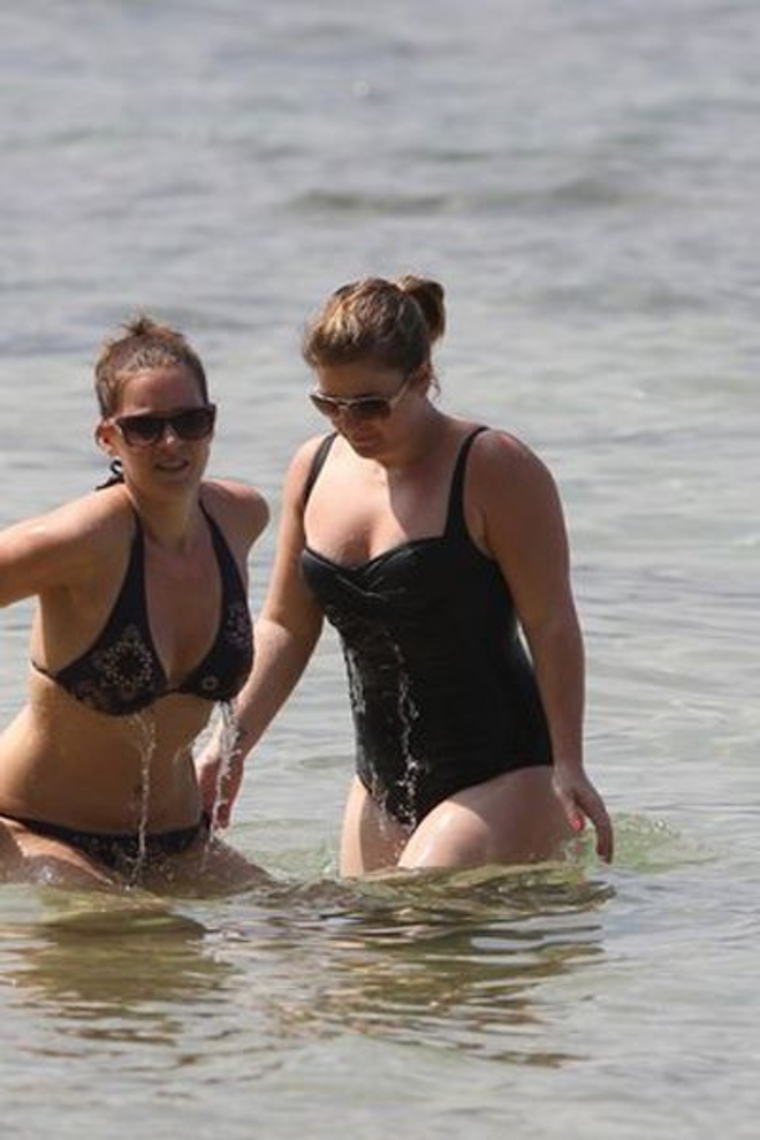 Kelly Clarkson 2011 : kelly-clarkson-bikini-candids-in-kauai-hawai-05. 