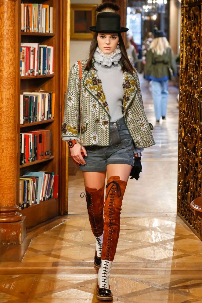 Kendall Jenner - Walking for Chanel Pre-Fall 2015