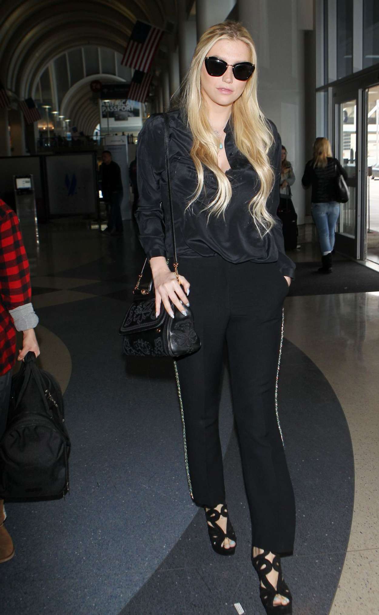 Kesha - LAX Airport in Los Angeles