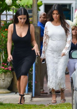 Kim & Kourtney Kardashian - Visiting Kim's DASH Store in Southampton