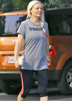 Kirsten Dunst in Tight Leggings at Whole Foods in LA