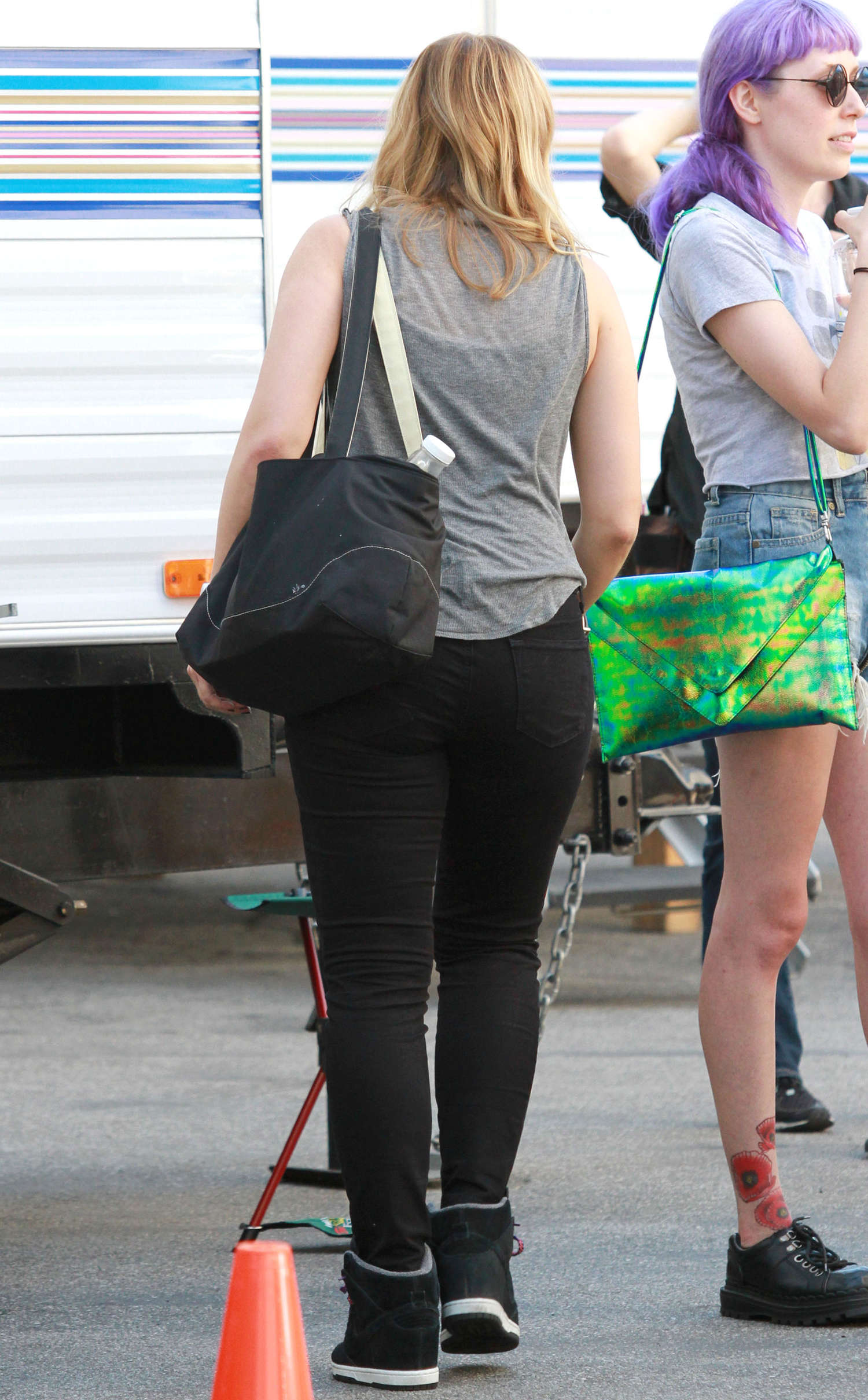 Kristen Bell Filming Veronica Mars in LA -01 – GotCeleb