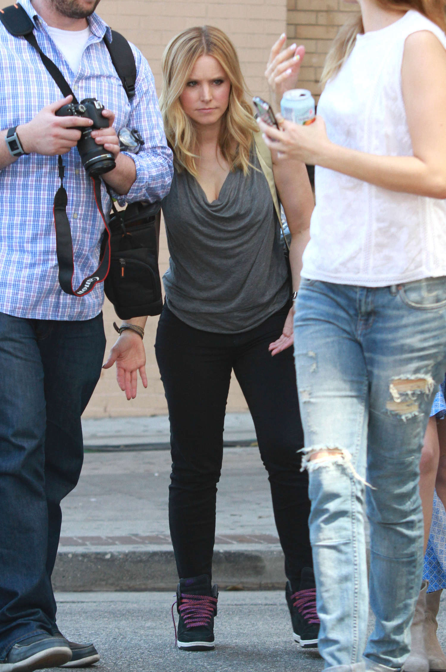 Kristen Bell Filming Veronica Mars in LA -01 – GotCeleb
