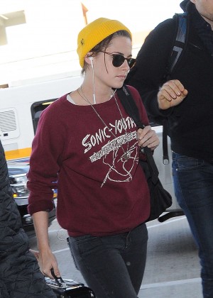 Kristen Stewart in Jeans at Los Angeles International Airport