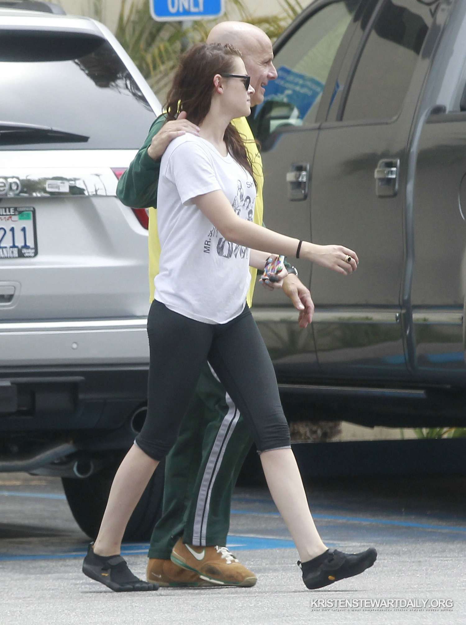 Kristen Stewart - Booty in Spandex at Gold’s Gym in Los Angeles (7/21/12) T...