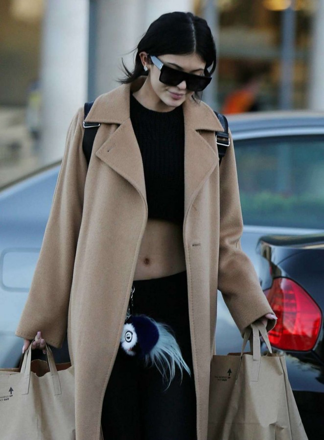 Kylie Jenner - Shopping at Ralph's in California