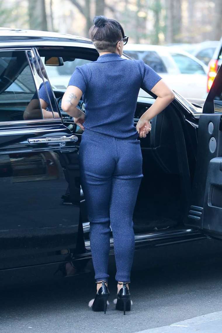 Lady Gaga 2014 : Lady Gaga Booty in Pants -06. 