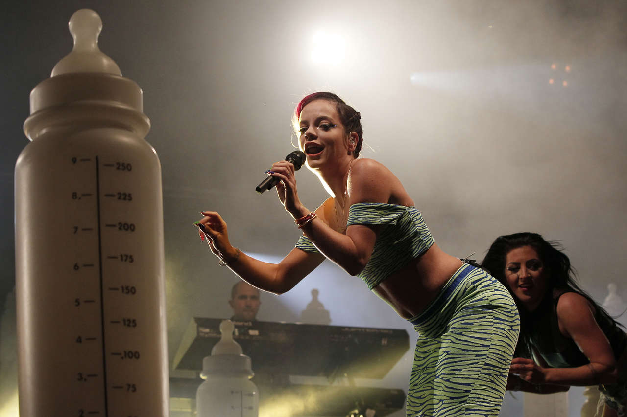 Lily Allen 2014 : Lily Allen – 2014 Indian Summer Festival in the Netherlands -04