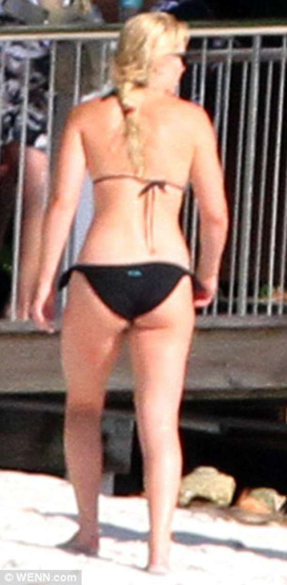 Lindsey Vonn 2013 : Lindsey Vonn in a Bikini -02.