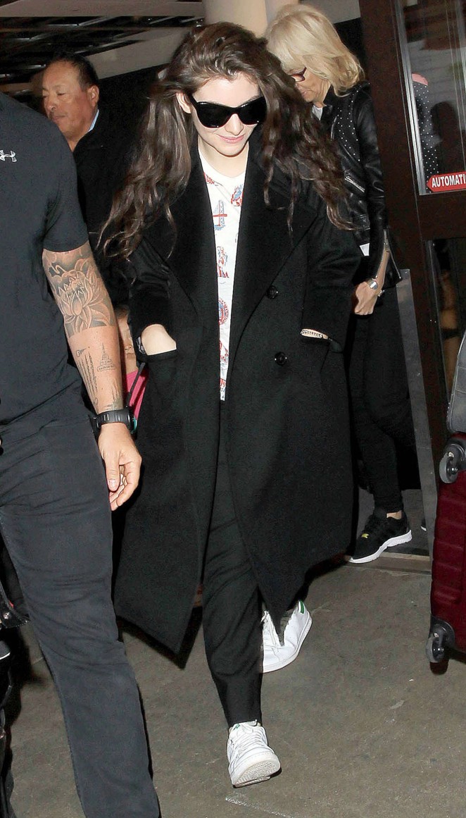 Lorde Arrive at LAX Airport in Los Angeles
