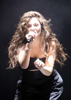 Lorde - Performing Live in New Zealand