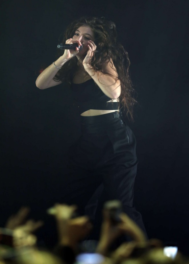 Lorde – Performing Live in New Zealand – GotCeleb