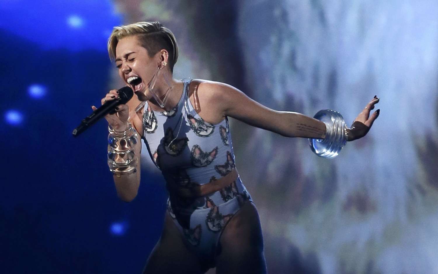 Miley Cyrus: 2013 American Music Awards -21 | GotCeleb