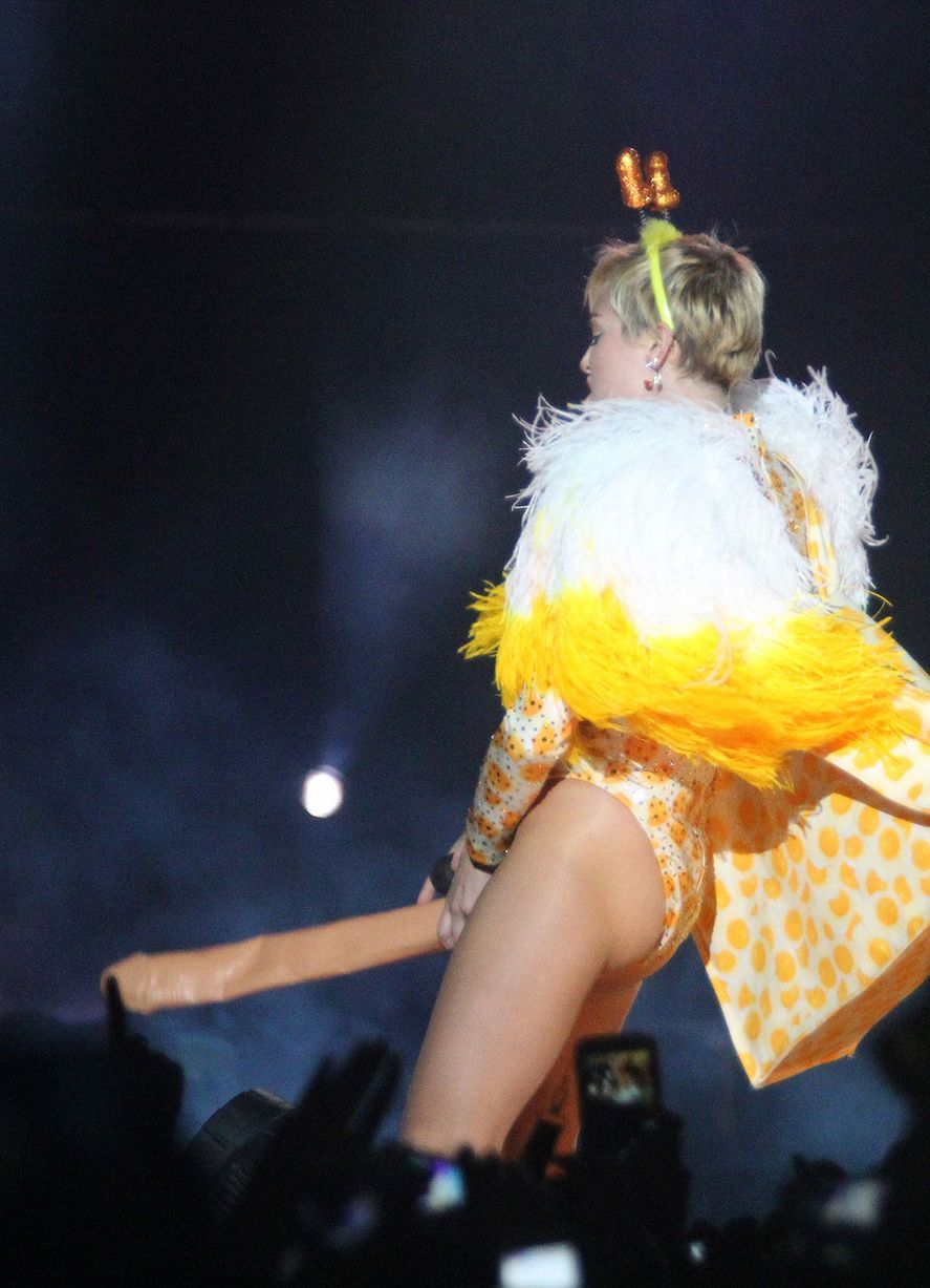 Miley Cyrus 2014 : Miley Cyrus – Bangerz Tour in Buenos Aires -06