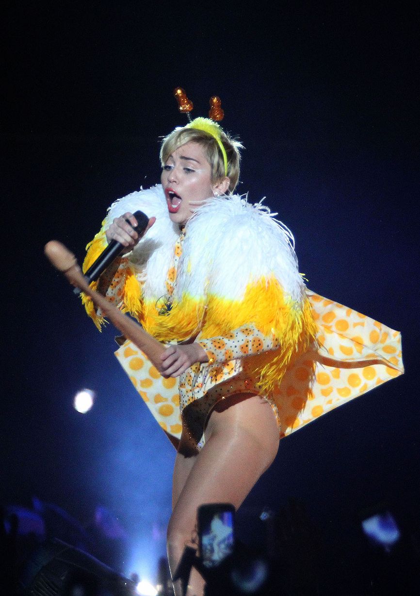 Miley Cyrus 2014 : Miley Cyrus – Bangerz Tour in Buenos Aires -07