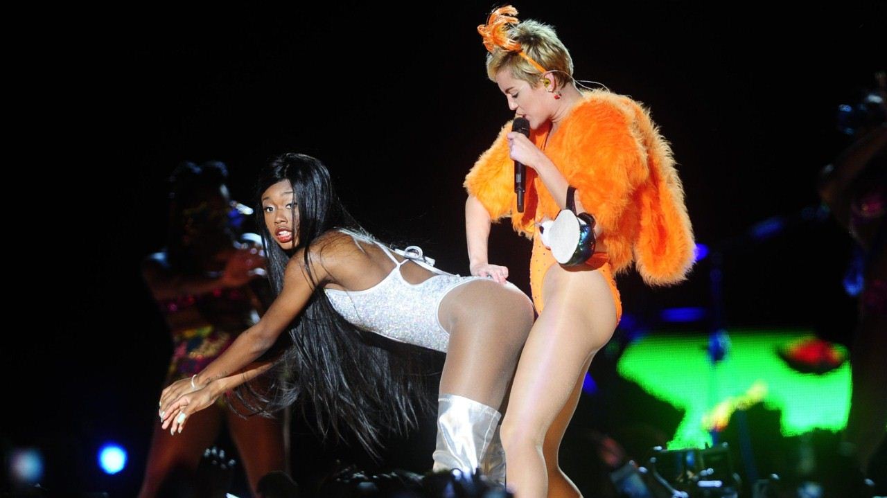 Miley Cyrus 2014 : Miley Cyrus – Bangerz Tour in Buenos Aires -12