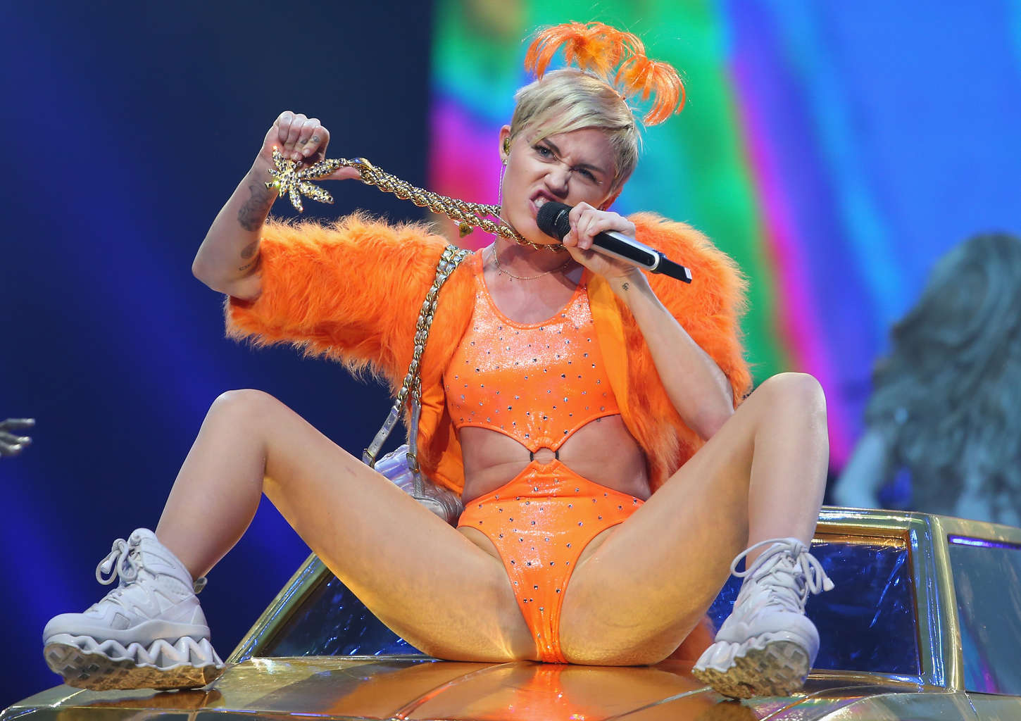 Miley-Cyrus:-Bangerz. 