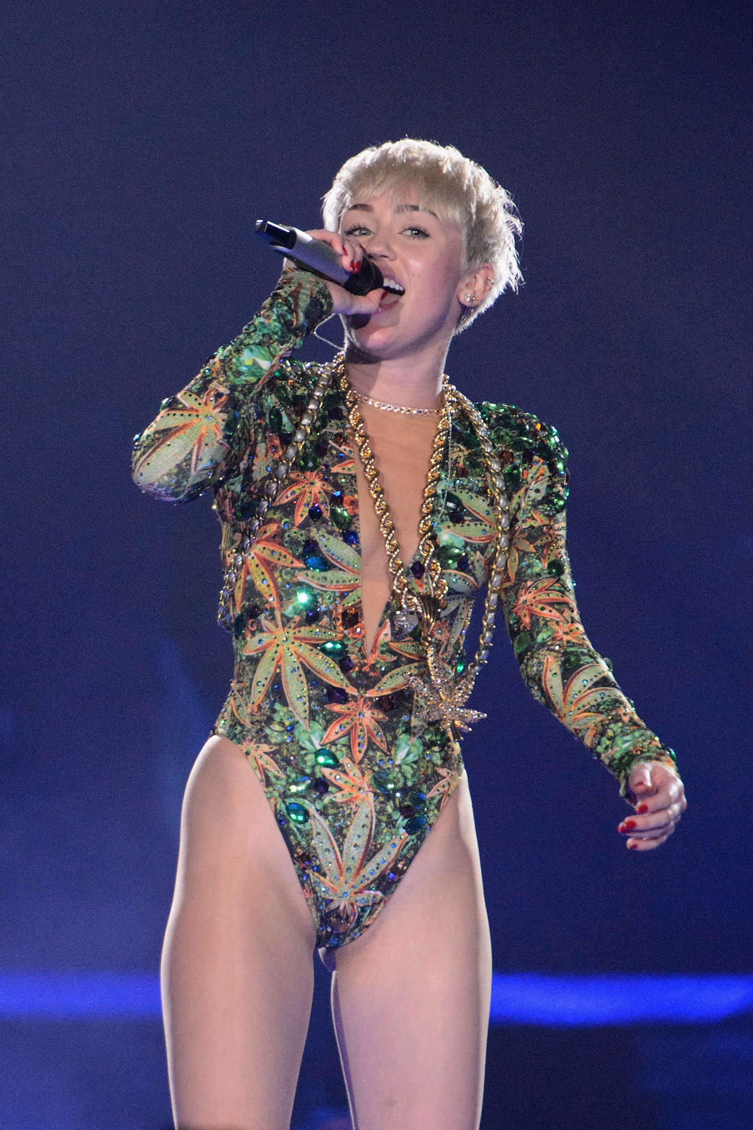 Miley Cyrus: Bangerz Tour in Rosemont 2014 -21