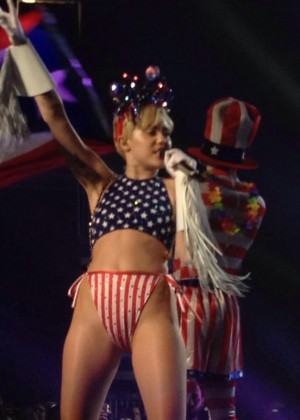 Miley Cyrus - Bangerz Tour in San Juan, Puerto Rico