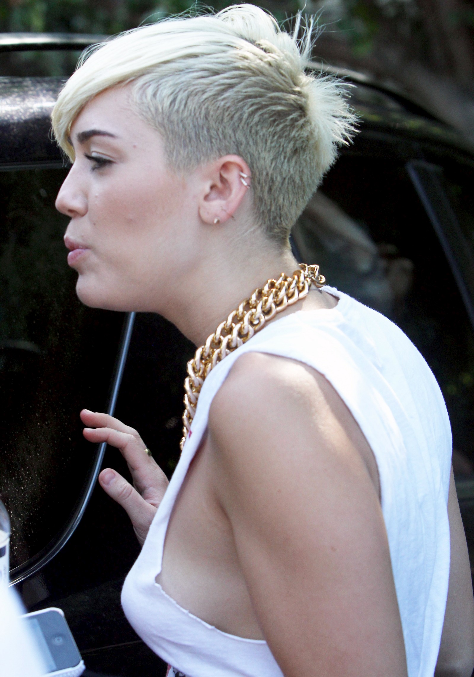 Miley Cyrus - Candids in Los Angeles. 