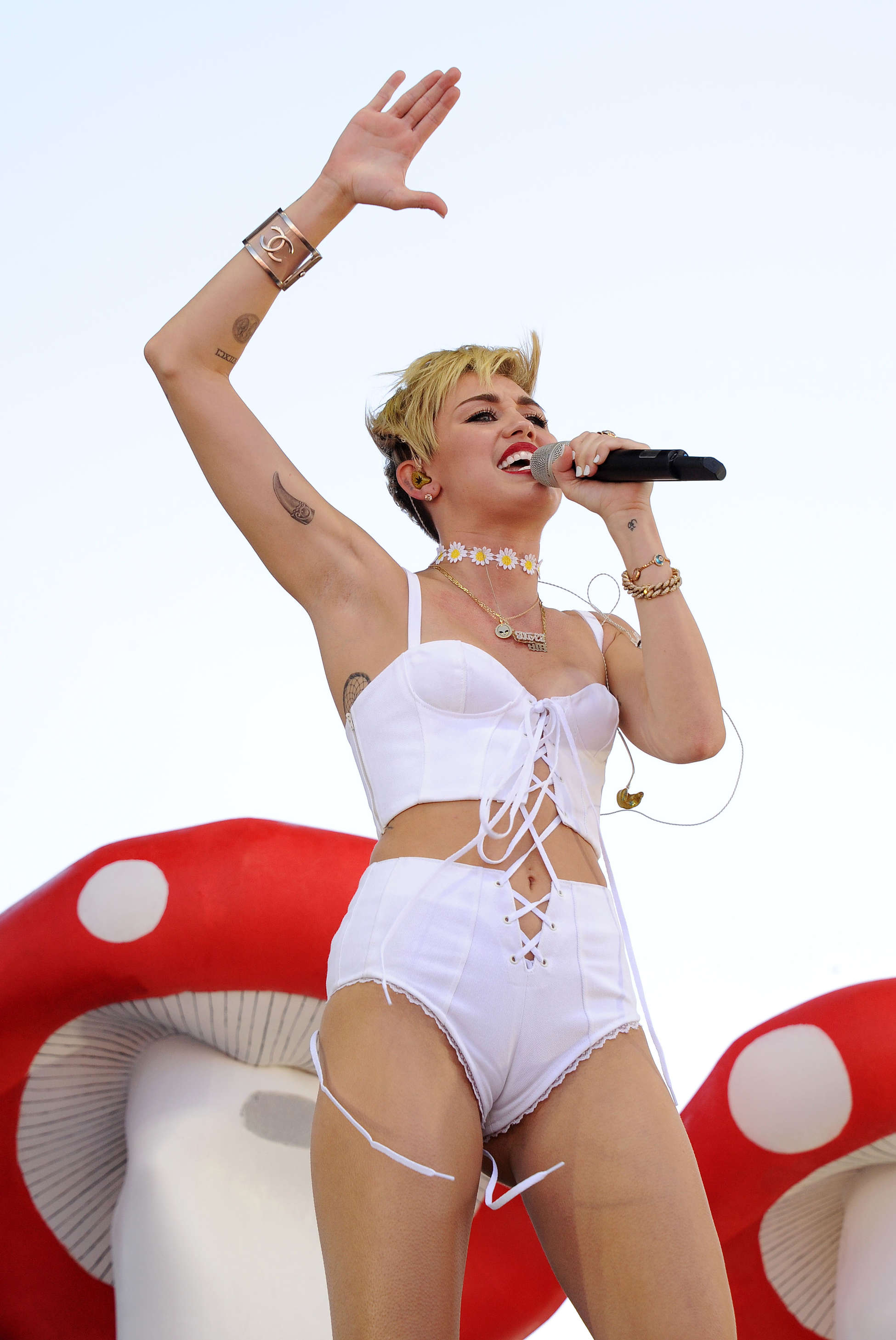 Miley Cyrus Photos Iheartradio 2013 Performance 17 Gotceleb