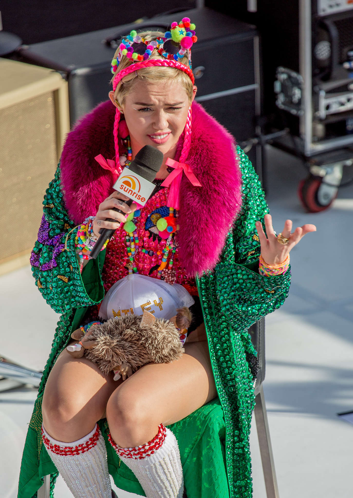 Miley Cyrus – Preforms Live at Sunrise Morning TV -05